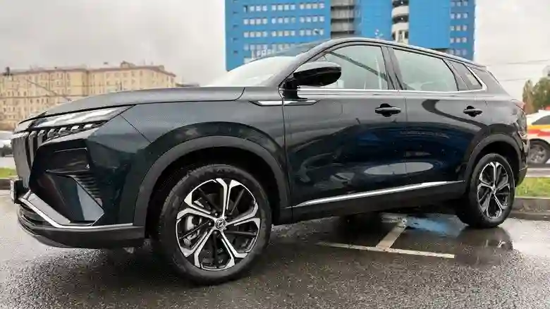 Неоклассицизм: тест-драйв кроссовера Dongfeng Хьюдж (Huge)