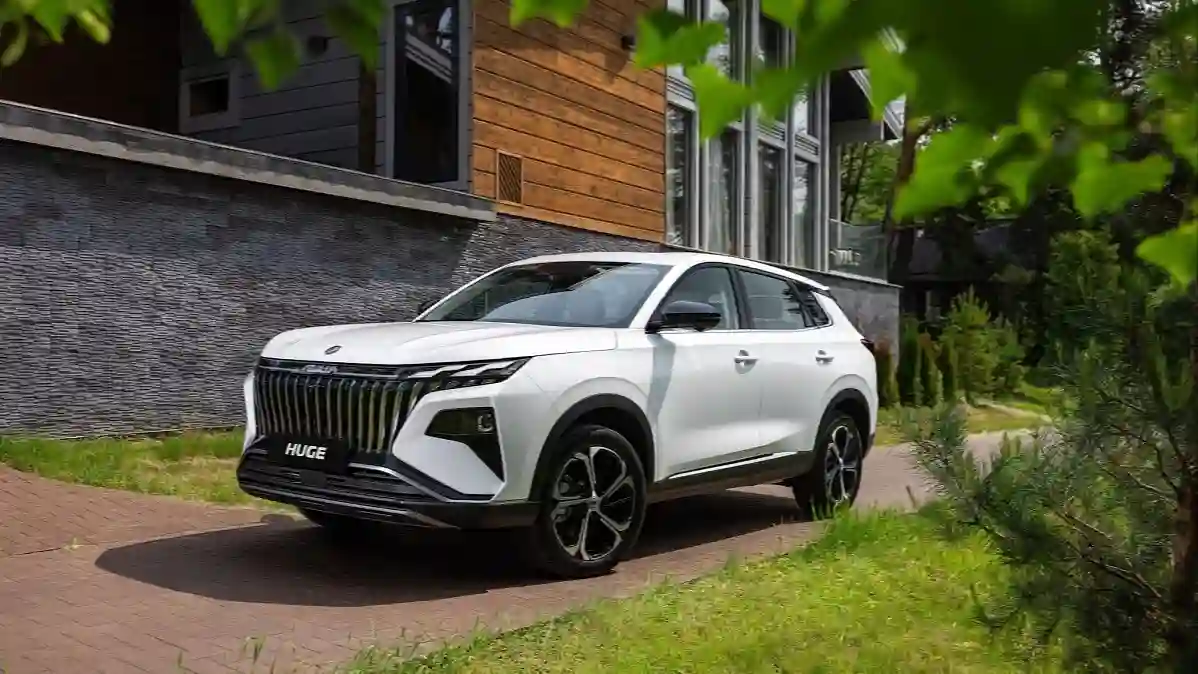 Dongfeng представил в России кроссоверы MAGE и HUGE