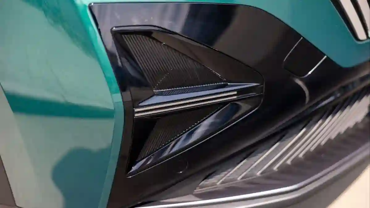Dongfeng представил в России кроссоверы MAGE и HUGE