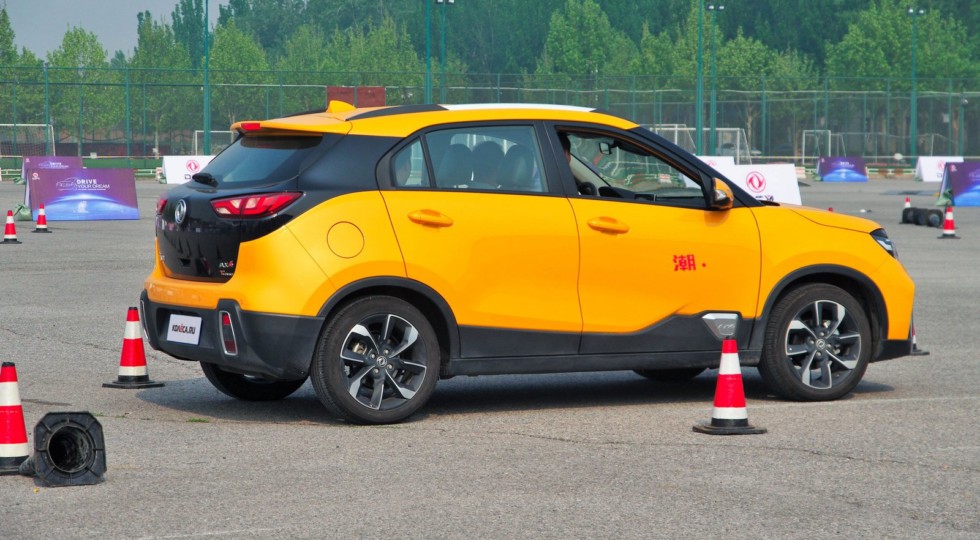 Глянец, турбина и мягкий пластик: первый тест-драйв Dongfeng AX4