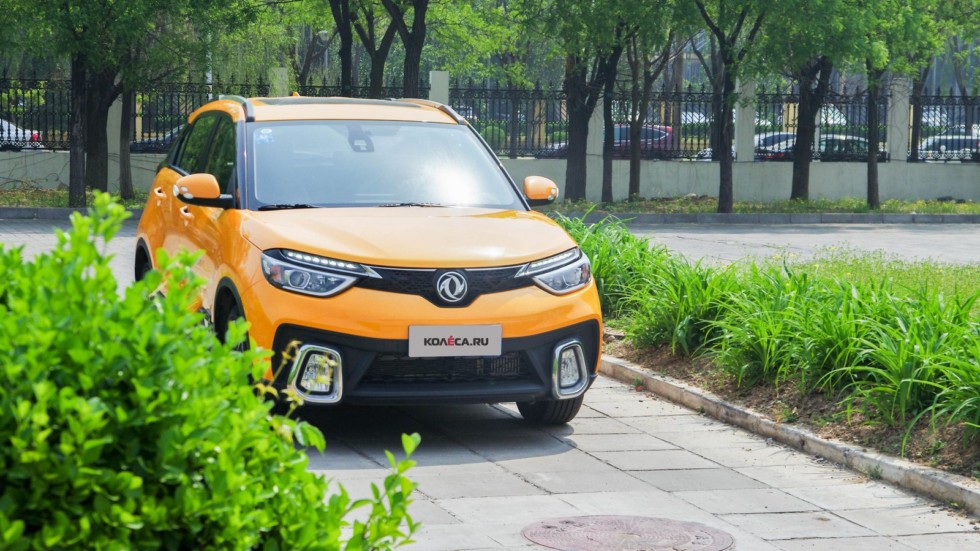 Глянец, турбина и мягкий пластик: первый тест-драйв Dongfeng AX4