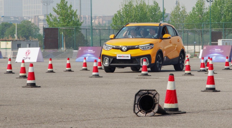 Глянец, турбина и мягкий пластик: первый тест-драйв Dongfeng AX4