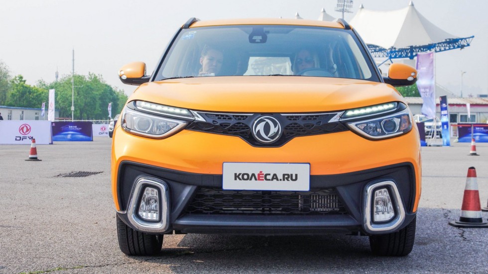 Глянец, турбина и мягкий пластик: первый тест-драйв Dongfeng AX4