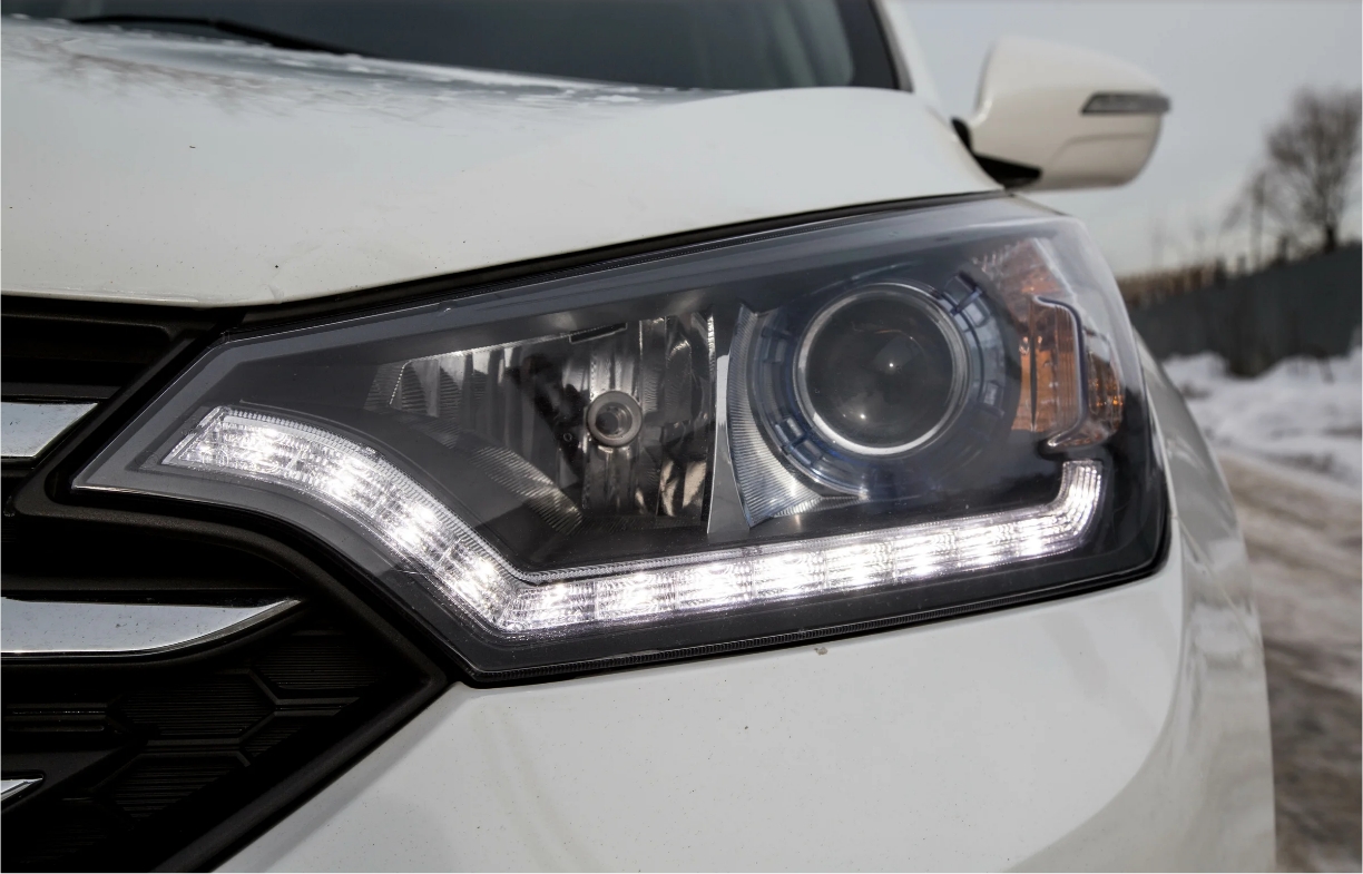Китайский кроссовер с передним приводом Dongfeng AX7