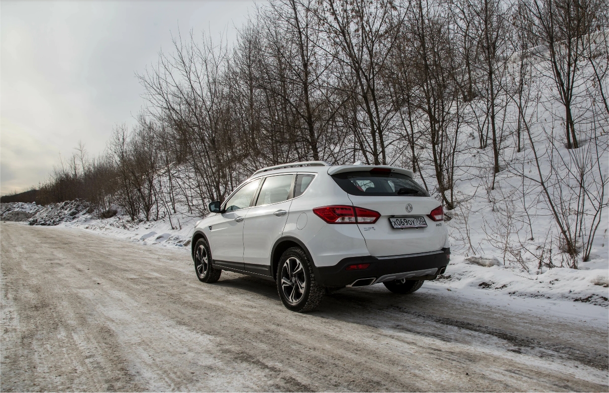 Китайский кроссовер с передним приводом Dongfeng AX7